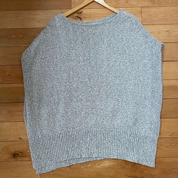 Aritzia Community Cape - Picture 4 of 5